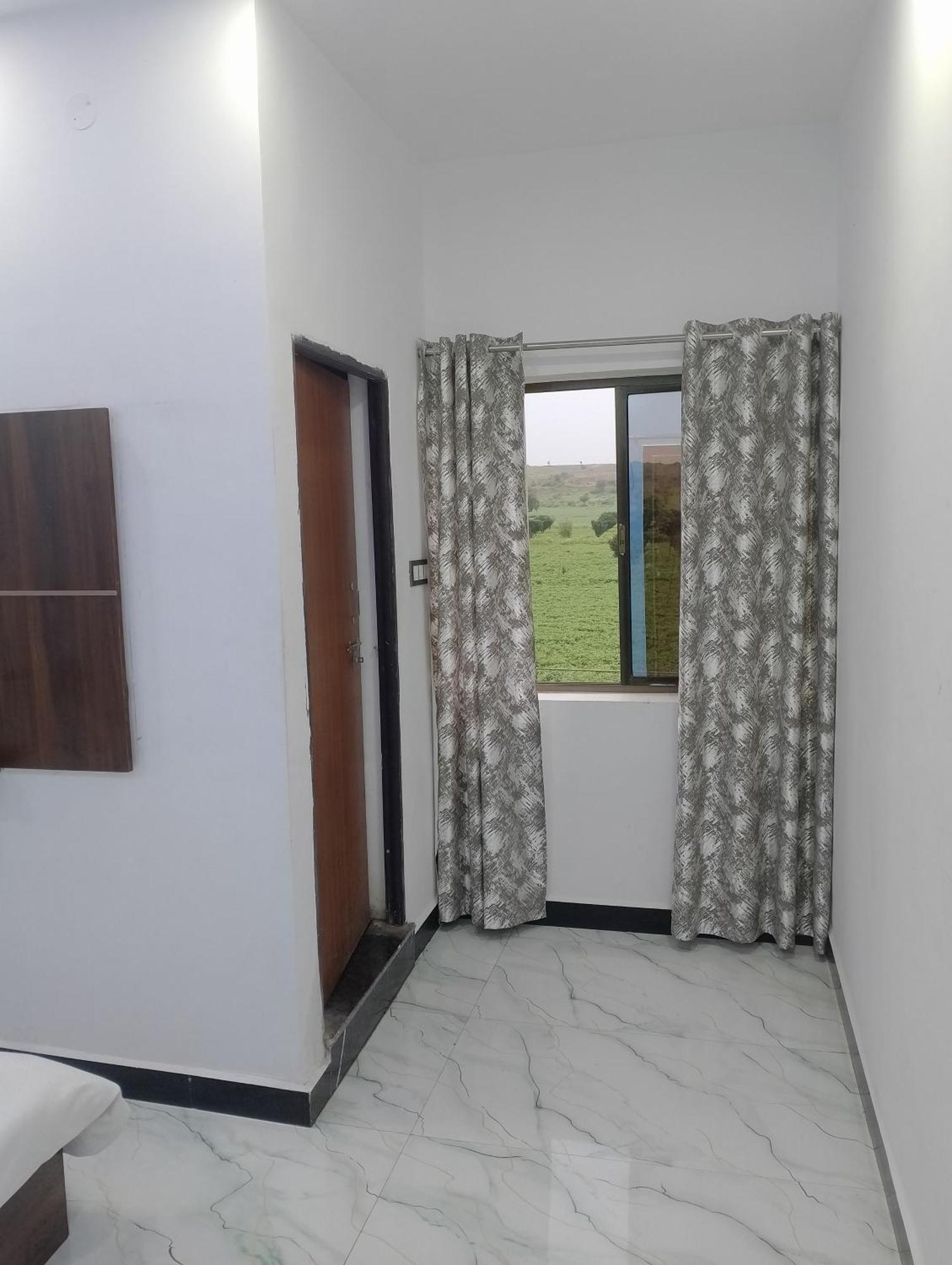 Hotel Moonlight & Restaurant Sehore Екстериор снимка