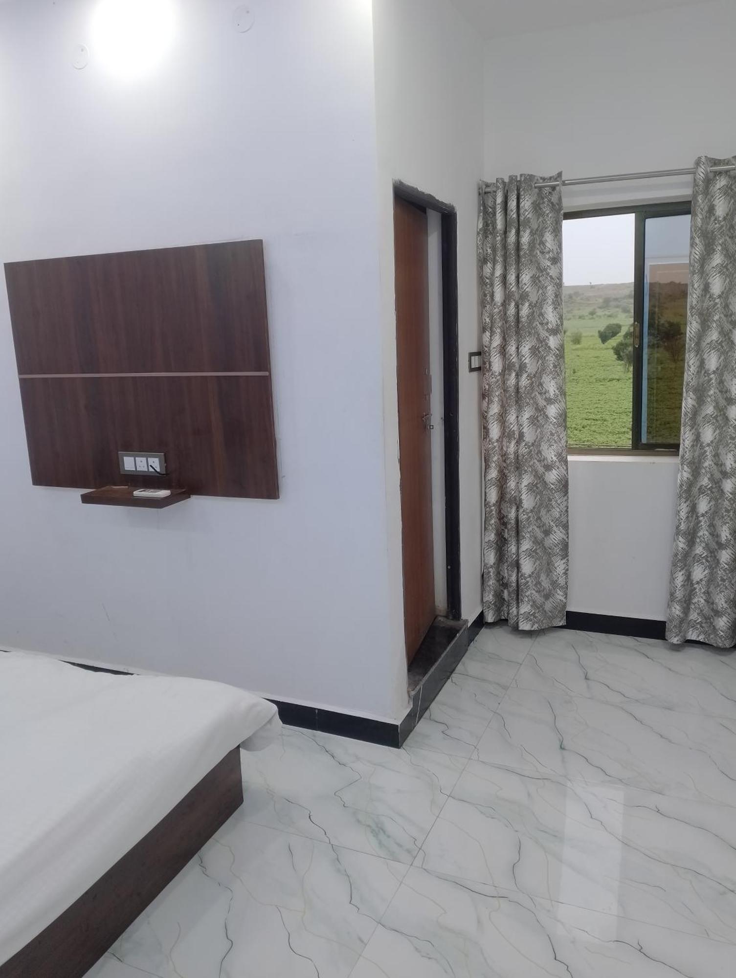 Hotel Moonlight & Restaurant Sehore Екстериор снимка
