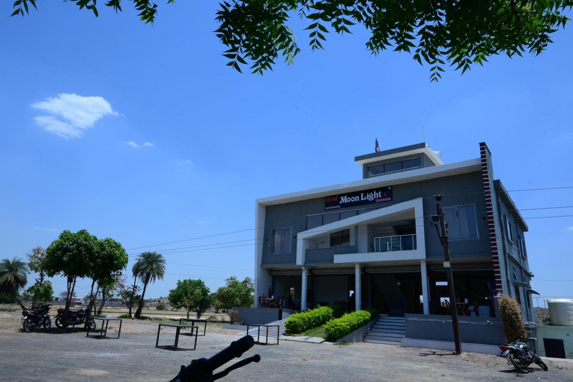 Hotel Moonlight & Restaurant Sehore Екстериор снимка