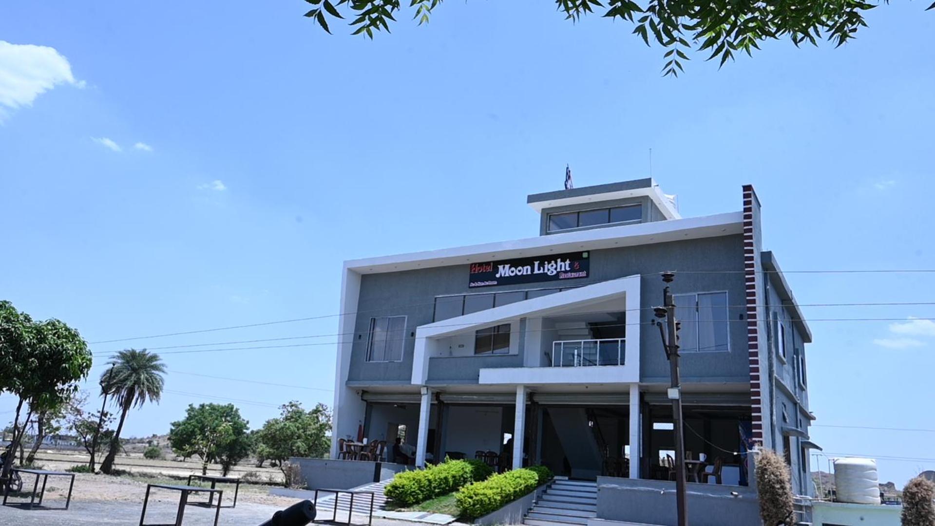 Hotel Moonlight & Restaurant Sehore Екстериор снимка