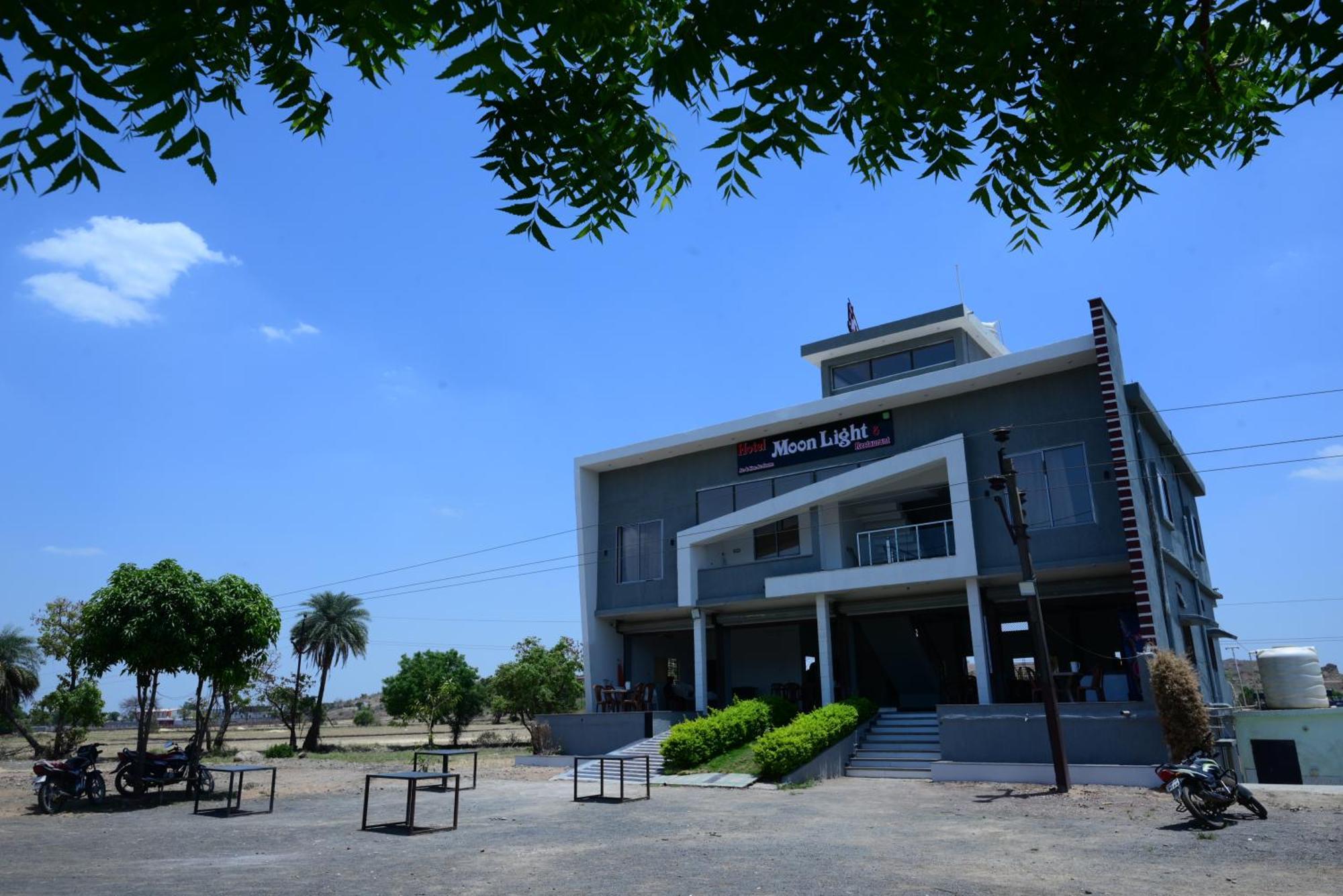 Hotel Moonlight & Restaurant Sehore Екстериор снимка